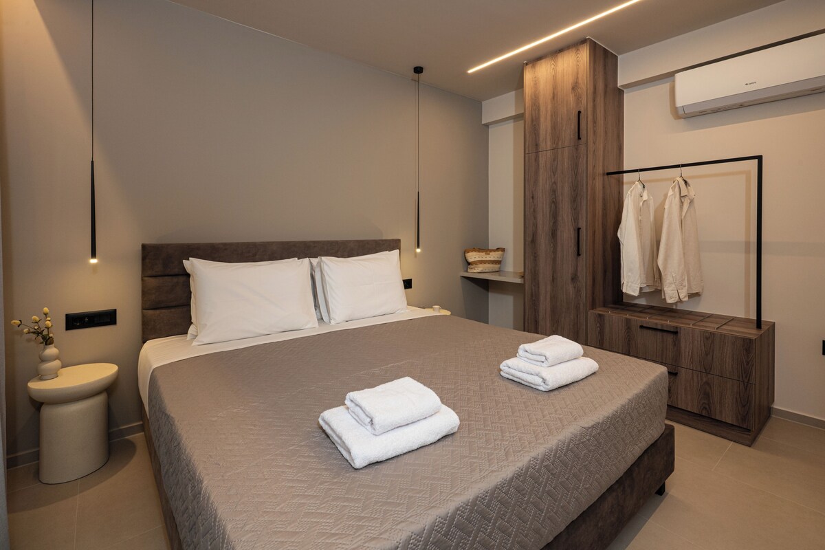 Verdunkelungsvorhänge, schallisolierte Zimmer, Bügeleisen/Bügelbrett