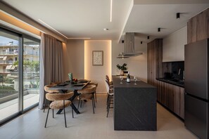 Signature-Suite, 2 Schlafzimmer, Gartenblick | Speisen