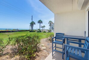 Outdoor dining - Oceanfront 2BR/2BA Condo - Pool + Beach - Ormond-by-the-Sea (Ormond Beach)