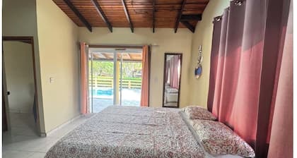 3-bedroom cabin in fabulous Tela with cool AC and charm