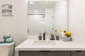 Bathroom - Private Skyloft W/ DTLA Views - 1Mi to  Dodger Std (Los Angeles)