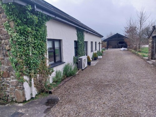 House Sleeps 11 With Parking