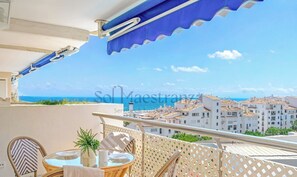 Outdoor dining - Vrbo Property (Marbella)