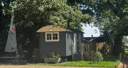 Cabin Sleeps 2 With Parking and Patio