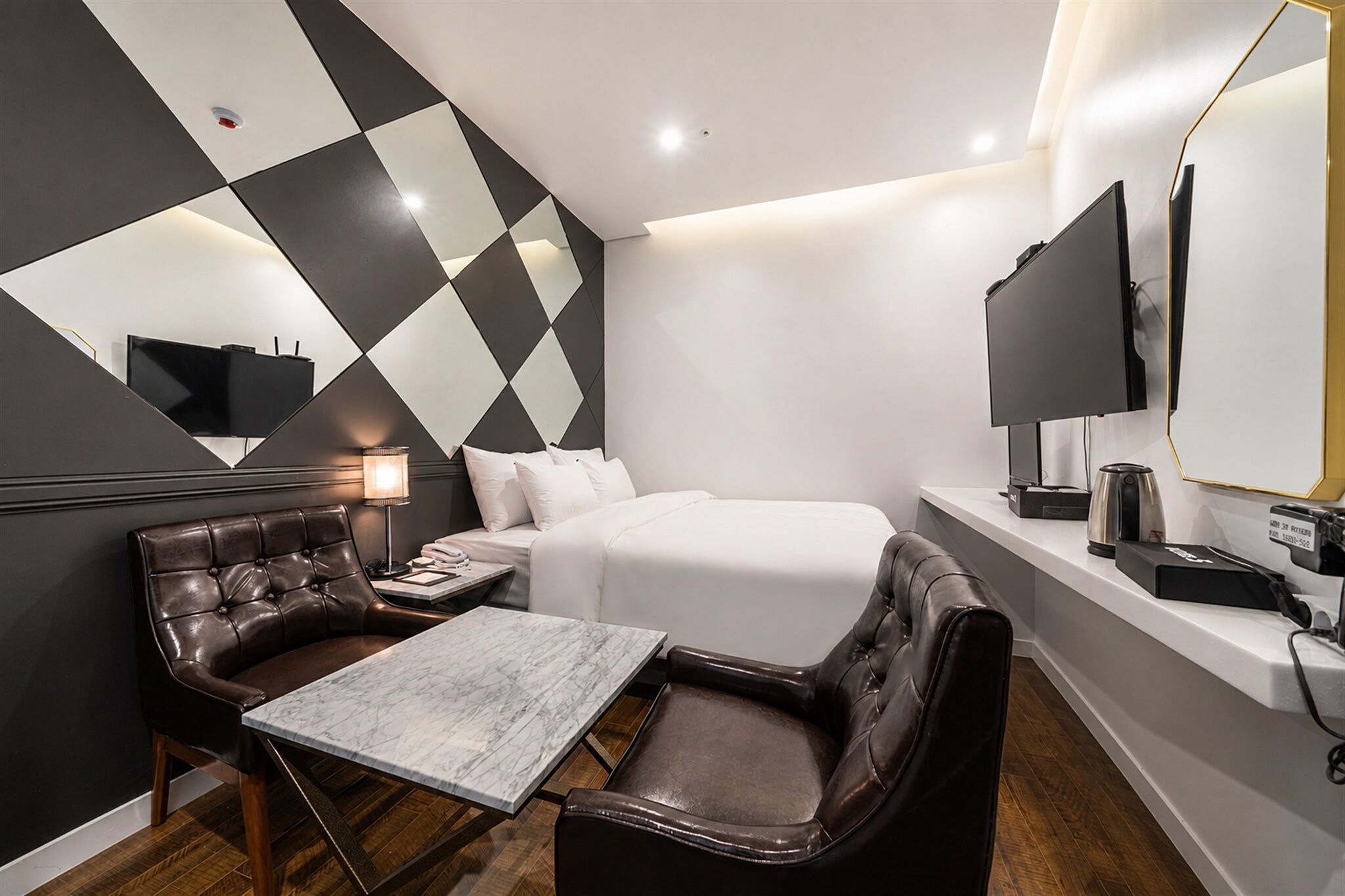 [No Parking] Deluxe Double Room | Bad