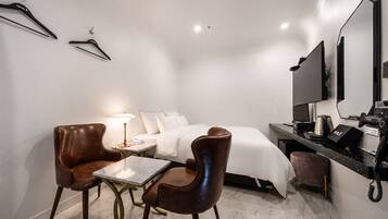 Military Select - Parking Included | Free WiFi, bed sheets