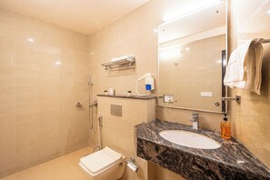 Regadera, amenidades de baño gratuitas, toallas, jabón 