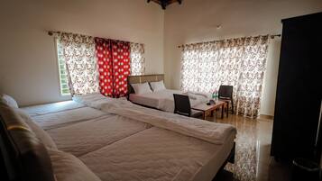 Shared Dormitory | Desk