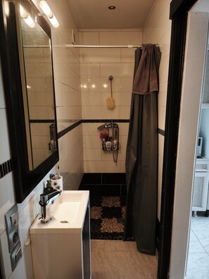 Dusche, Toilettenpapier