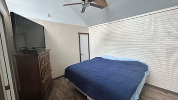 Iron/ironing board, internet, bed sheets