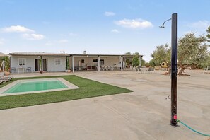 A residential property with a swimming pool, outdoor seating area, and a covered patio. - Country House 'Rural La Armona' with Private Garden, Wi-Fi and Air Conditioning (La Carlota)