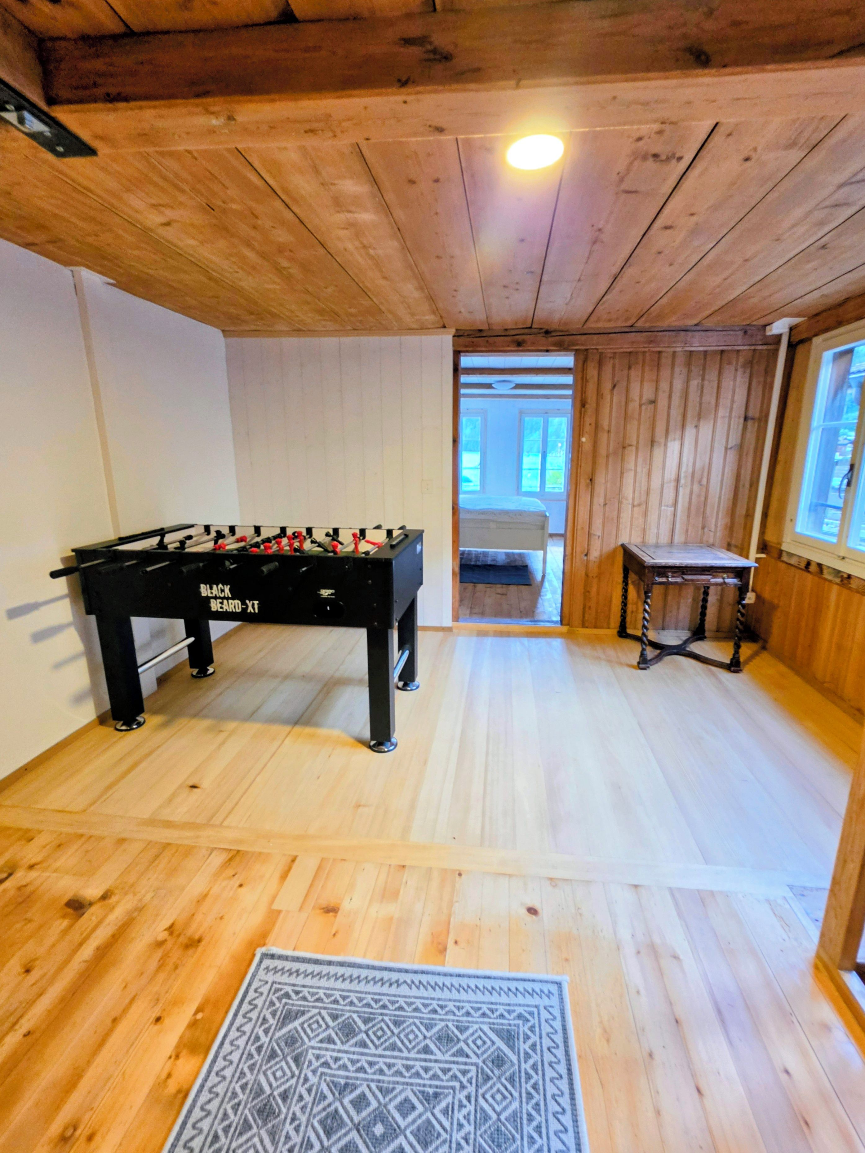 Brügg 37 - Lakefront Vacation Home: Direct Lakefront Access And Private Garden - Grindelwald