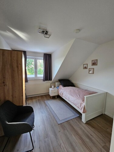 120-square-meter semi-detached house in Emden — 3 bedrooms, dogs allowed