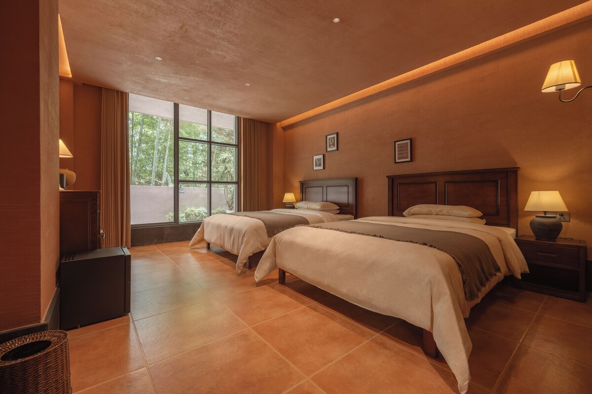 Deluxe Twin Room, Courtyard View | Gebar bulu kapas, meja, ruang kerja komputer riba, Wi-fi percuma 