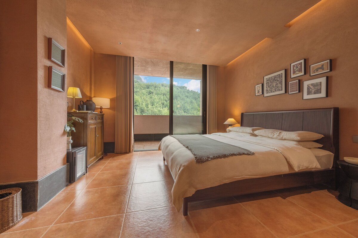 Elite Double Room, Balcony, Hill View | Gebar bulu kapas, meja, ruang kerja komputer riba, Wi-fi percuma 