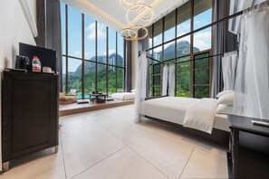 Desk, laptop workspace, free WiFi - Sun Valley Resort (Zhangjiajie)