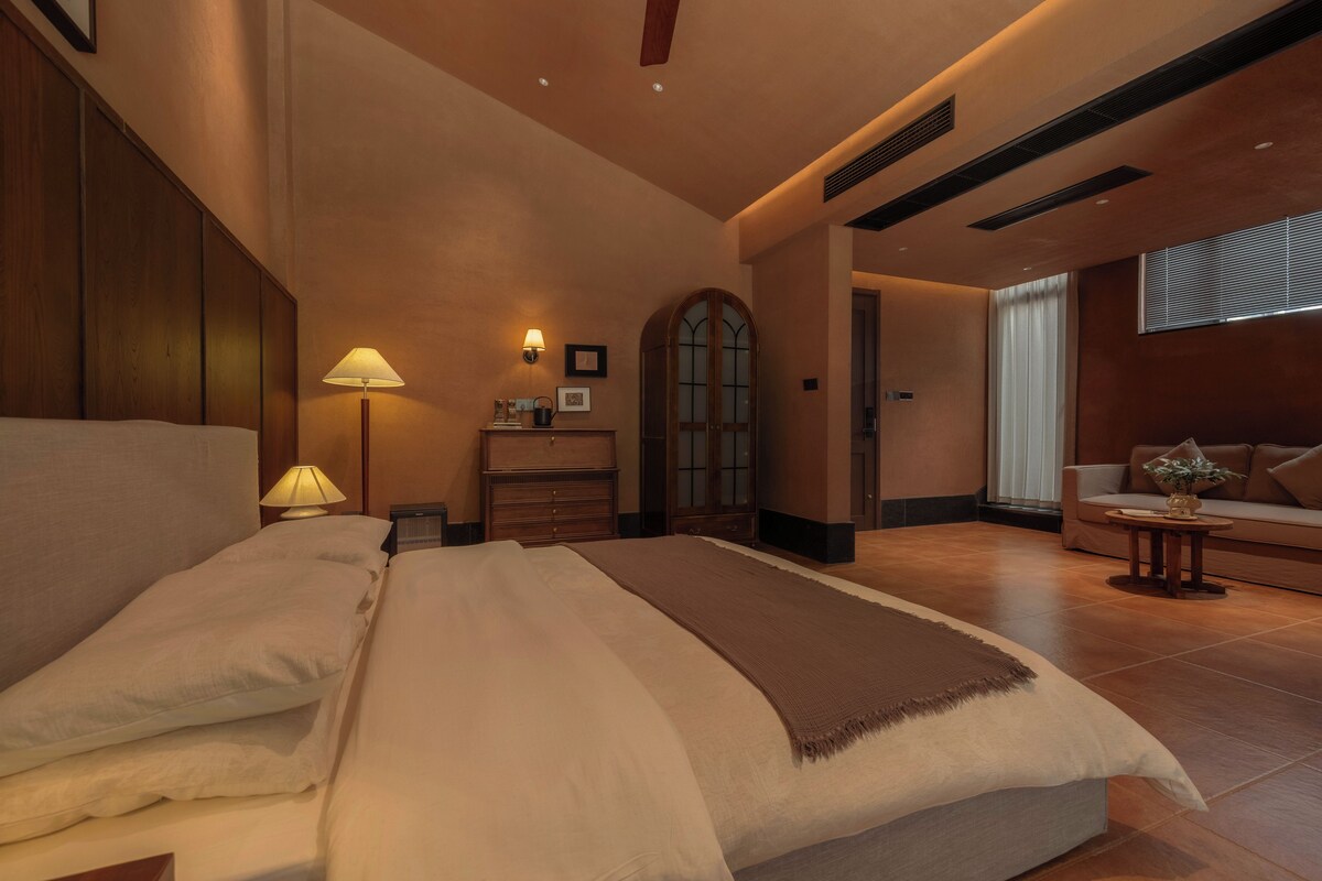 Royal Double Room, Balcony, Hill View | Gebar bulu kapas, meja, ruang kerja komputer riba, Wi-fi percuma 