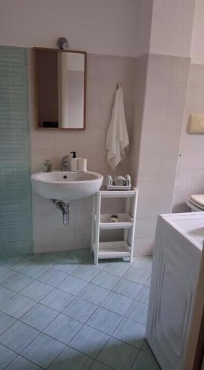 Shower - Vrbo Property (Magazzeno)
