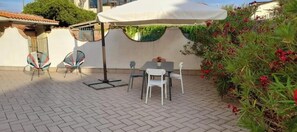 Outdoor dining - Vrbo Property (Magazzeno)