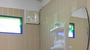 Appartement, 2 chambres, vue sur la piscine | Salle de bain