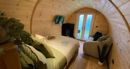 Cabin Sleeps 2 With Enclosed Garden