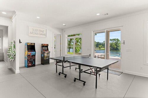 Lake Sinclair Dream Home w/ Everything|Pool|HotTub