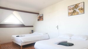 Room - Château Gaillard Cottage - 5-Bedroom House (Gien)