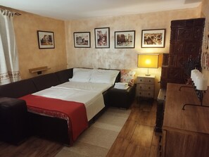 1 habitación, tabla de planchar con plancha, wifi y ropa de cama 