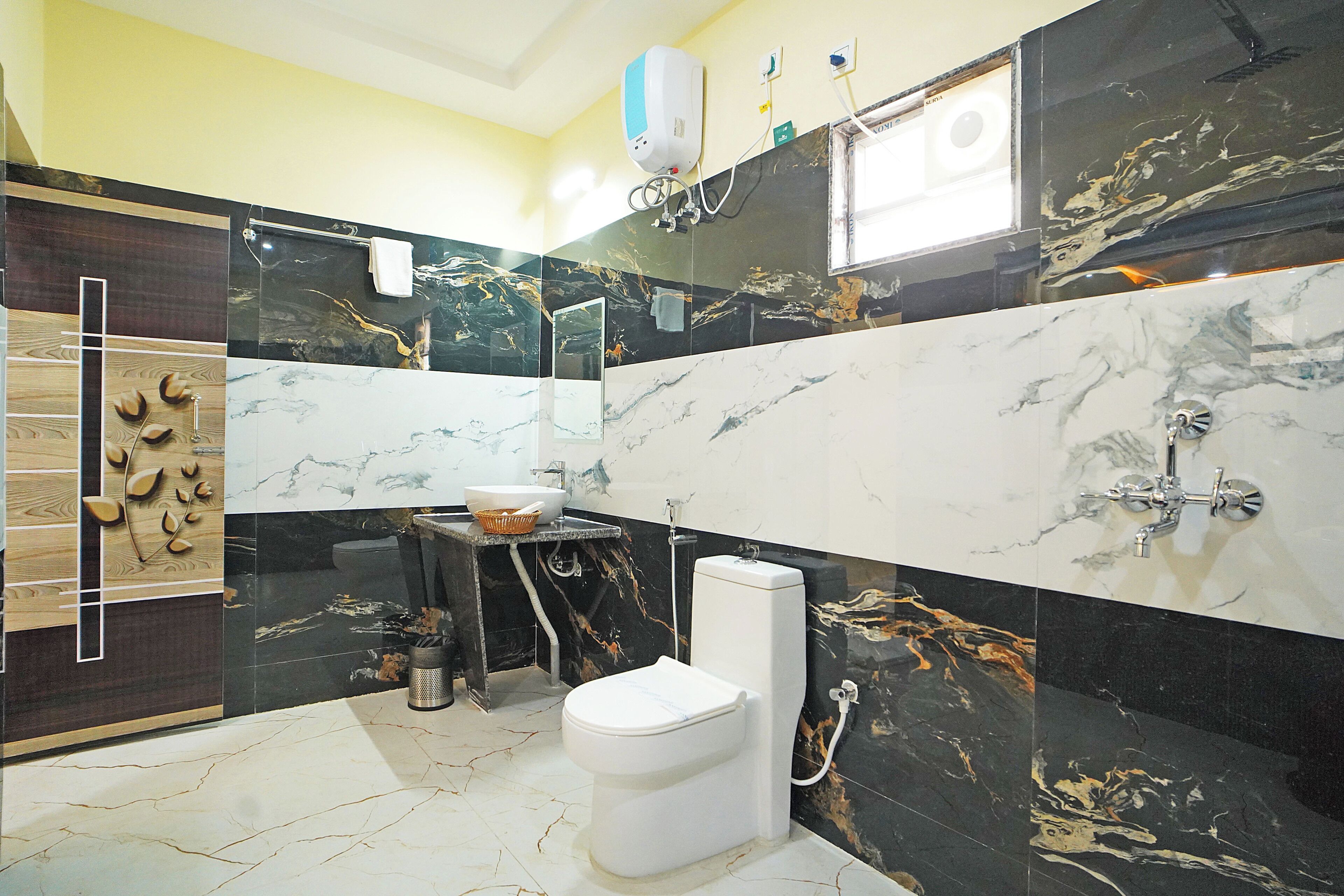 Classic Cottage, Balcony, City View | Bathroom