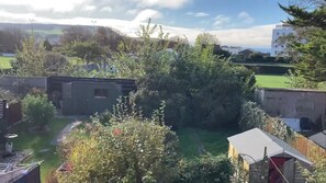 Property grounds - Seaford 1-bed House Sleeps 2, Sea Views & Parking (Seaford)