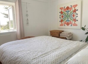 1 bedroom, iron/ironing board, free WiFi, bed sheets - Seaford 1-bed House Sleeps 2, Sea Views & Parking (Seaford)