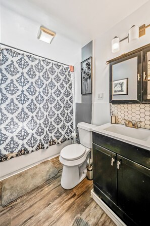 Bathroom - Seward St - Rooms - Shared Bath & Spaces (Rochester)