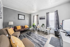 Living area - Seward St - Rooms - Shared Bath & Spaces (Rochester)