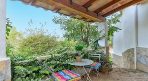 Outdoor dining - Stunning 2-bedroom villa with private pool (Campanet)