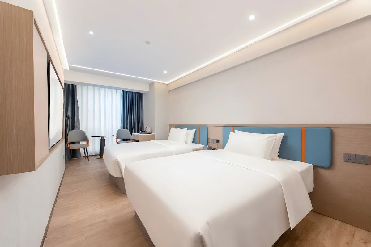 Habitación superior con 2 camas individuales, no fumadores, vistas a la ciudad | Ropa de cama de alta calidad, wifi gratis, ropa de cama