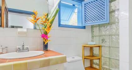 Farland’s Villa Cottage - Pool • Ocean & Sunset Views • Tropical Gardens
