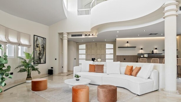 A spacious living area with a white sofa, a coffee table, and two ottomans. - Preciosa Villa con Magn Ficas Vistas en Los Flamin (Benahavis)