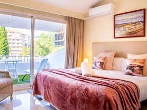 A hotel room with a bed, a window, a painting, and a balcony. - Penthouse Boutique Suite Marbella (Marbella)