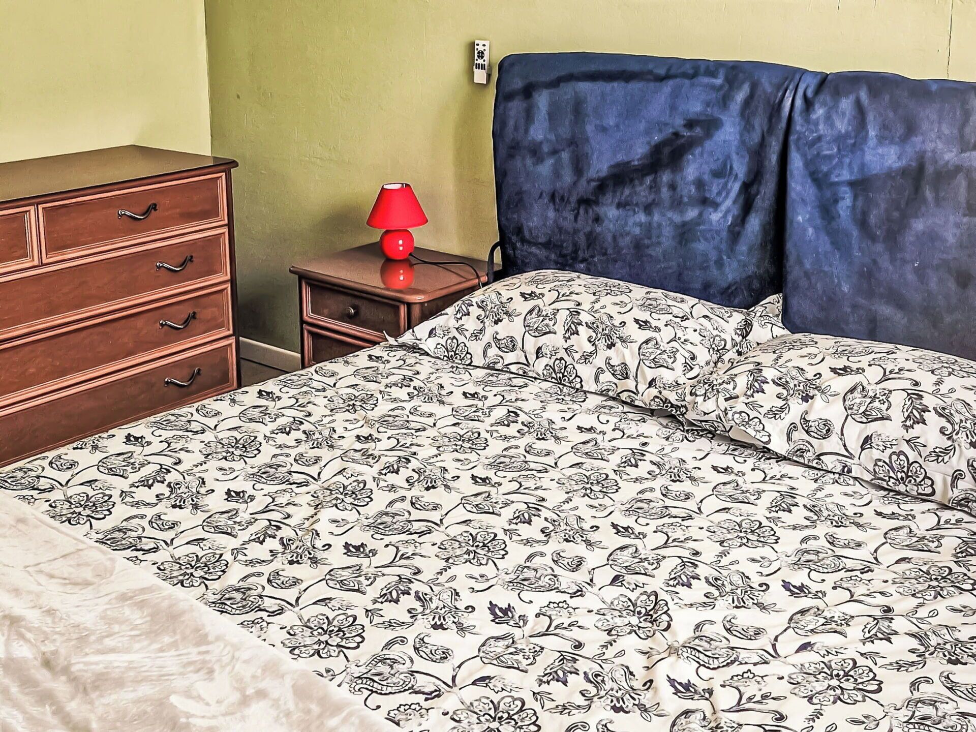 Travel cot, free WiFi, bed sheets