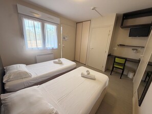 Family Double Room, Mountain View - Domaine Les 4 vents (Aubusson-d'Auvergne)
