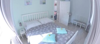 Spacious 50m² Apartment by Market Square for 6 with Air Conditioning