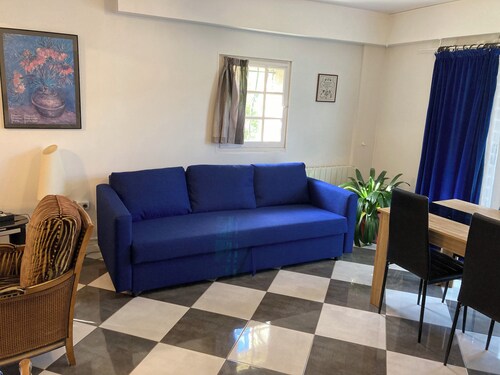 Quiet and spacious, near the Loing River and downtown