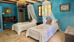 2 chambres, fer et planche à repasser, Wi-Fi, draps fournis