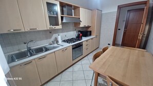 Private kitchen - Two-room apartment just a few minutes from the Rho Fiera Milan exhibition center, ideal for families and working professionals (Pregnana Milanese)
