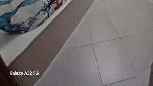 Hair dryer, bidet, towels, toilet paper - Two-room apartment just a few minutes from the Rho Fiera Milan exhibition center, ideal for families and working professionals (Pregnana Milanese)