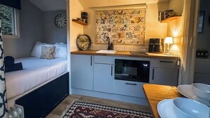 Bed sheets - Elegant Hideaway| Twin baths under the stars (Doddington)