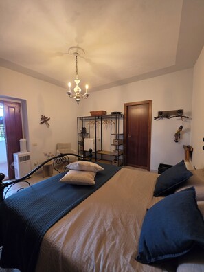 Iron/ironing board, WiFi, bed sheets - Vrbo Property (Crocemarroggia)