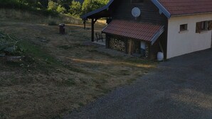 Unclassified image, 3 of 10, button - Chalet "De montagne Milles Étangs": mountain view, private terraces and garden (Haut-du-Them-Château-Lambert)