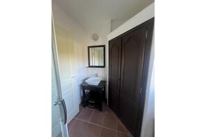 Bathroom - Vrbo Property (Sainte-Maxime)