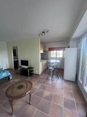 Interior - The Lookout: Parking, Private Terrace, Swimming Pool (Sainte-Maxime)